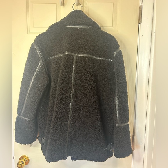 Luxe Black Sherpa Bomber Jacket: Effortlessly Chich - Picture 4 of 4